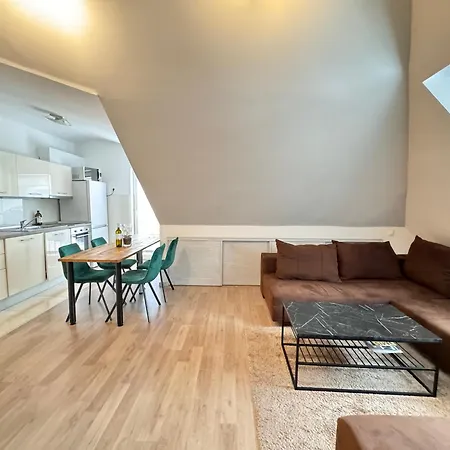 Modern, Spacious With Free Car Parking Apartment *