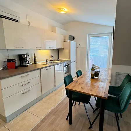 Modern, Spacious With Free Car Parking Apartment *