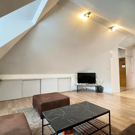 Modern, Spacious With Free Car Parking Apartment Split