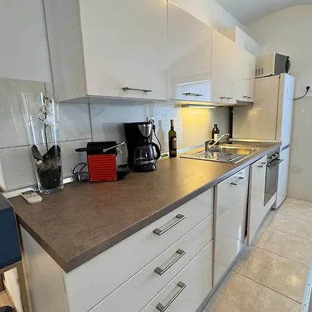 Modern, Spacious With Free Car Parking Apartman