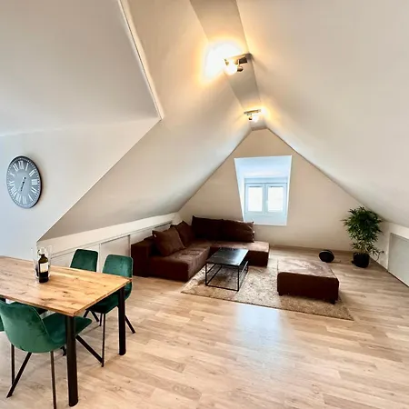 Modern, Spacious With Free Car Parking Apartment Split